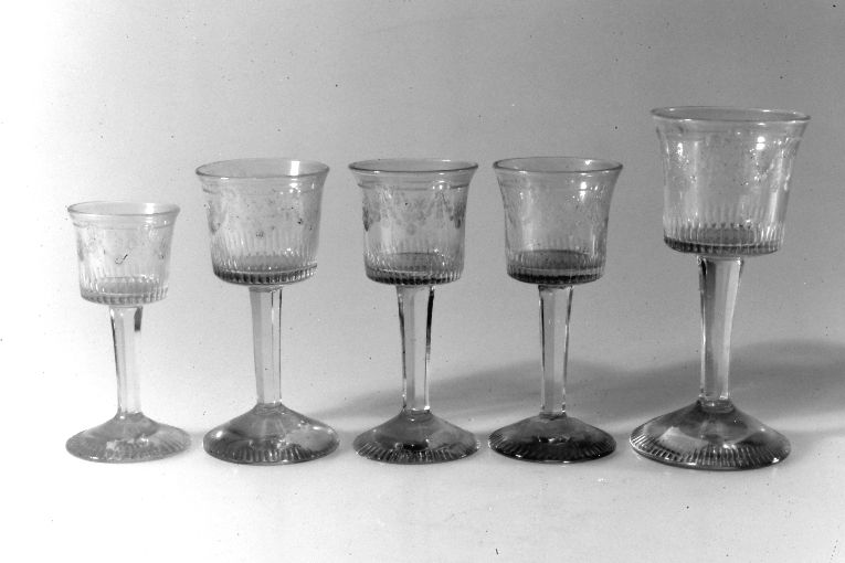 servizio di bicchieri a calice - produzione muranese (prima metà sec. XIX)