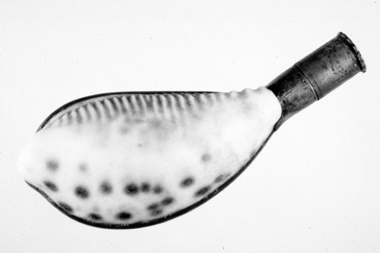 portaprofumo - produzione toscana (sec. XVI)