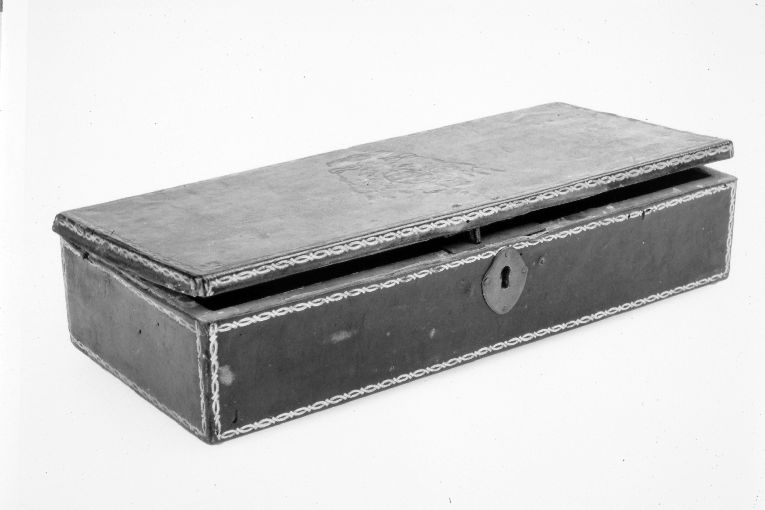 stemma vescovile (?) (scrigno) - manifattura italiana (sec. XIX)