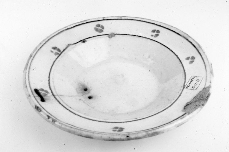 piatto - manifattura di Laterza (seconda metà sec. XIX)