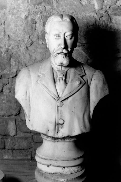 busto maschile (scultura) di Manuti Giuseppe (sec. XX)