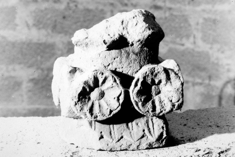 capitello, frammento - ambito pugliese (secc. XIV/ XV)