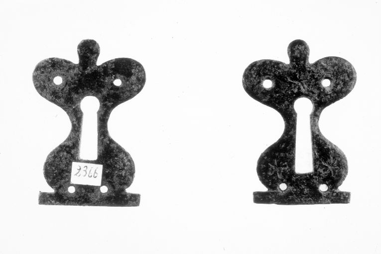 piastra di serratura, coppia - manifattura toscana (sec. XIV)
