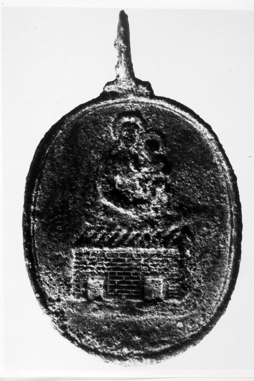 Madonna di Loreto/ crocifissione (medaglia) - ambito italiano (sec. XVII)