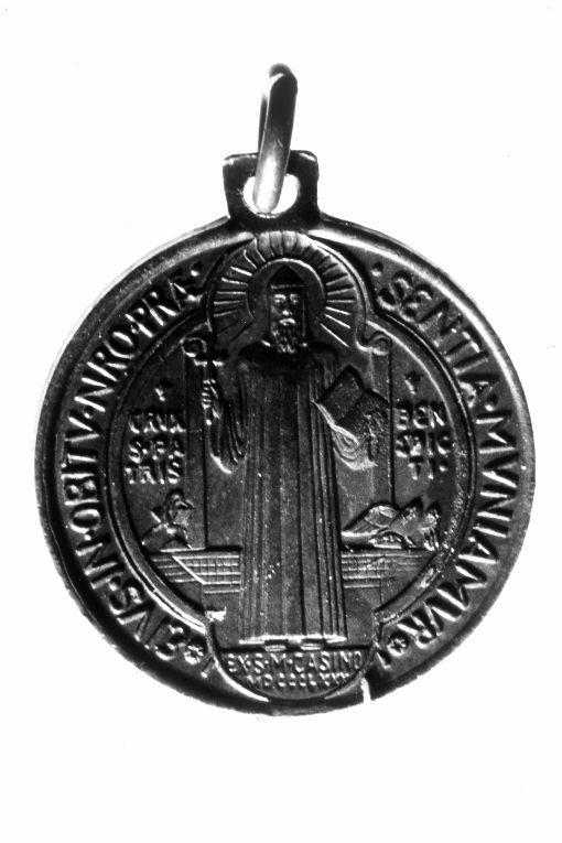 San Benedetto benedicente/ croce greca (medaglia) di Casini M (sec. XIX)
