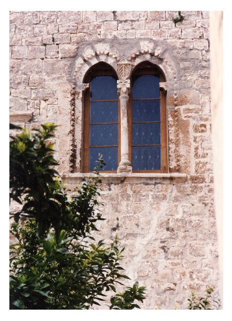 bifora - produzione pugliese (sec. XIV)