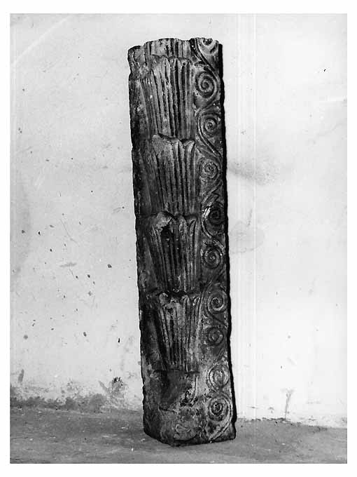 cornice architettonica, frammento - ambito bitontino (seconda metà sec. XIII)