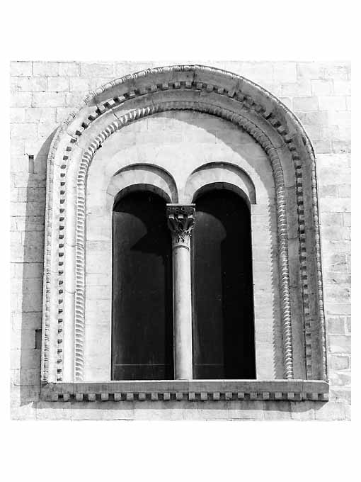 bifora - bottega pugliese (sec. XIII)