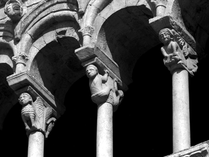coppia di sirene (capitello - a gruccia) - ambito pugliese (fine/inizio secc. XII/ XIII)