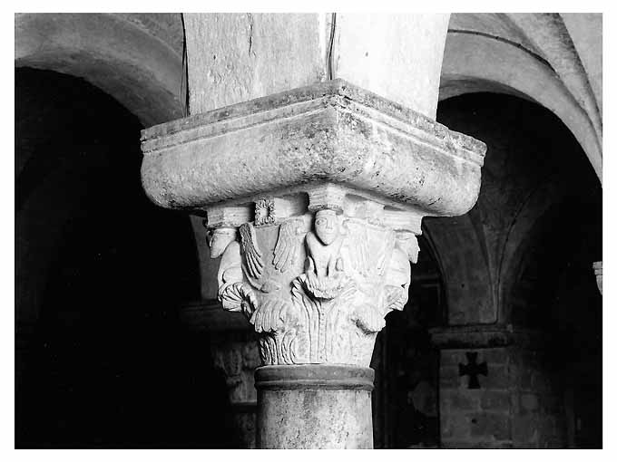 arpie su foglie di acanto (capitello figurato) - ambito pugliese (seconda metà sec. XII)