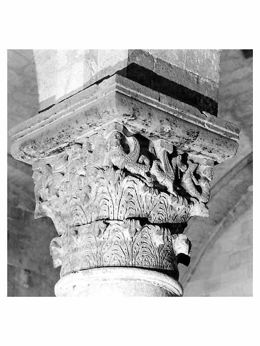 Il volo di Alessandro (capitello figurato) - ambito bitontino (sec. XII)