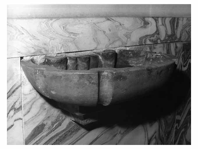 acquasantiera - ambito pugliese (sec. XVIII)