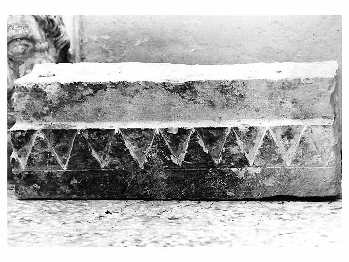 cornice architettonica - ambito pugliese (secc. XII/ XIII)