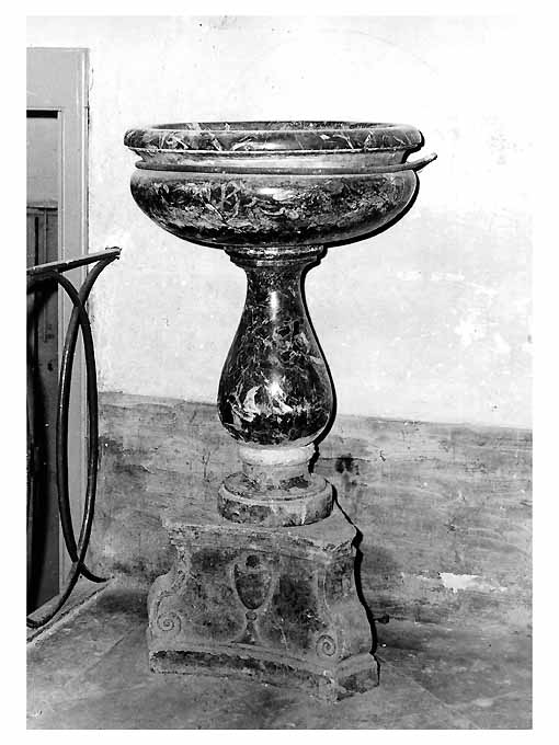 acquasantiera - ambito bitontino (sec. XVII)