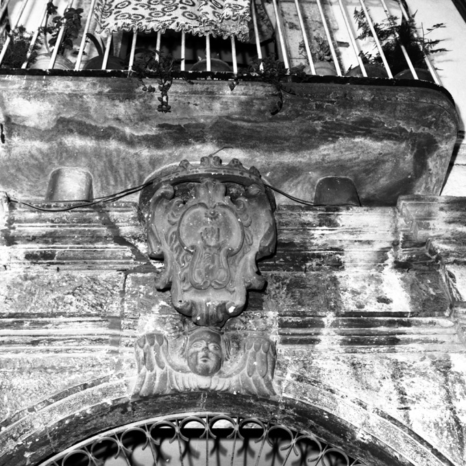 stemma gentilizio della famiglia Altobello (rilievo) di Rosa Nicola Vincenzo (attribuito) (sec. XVII)