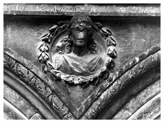 Busto femminile (rilievo) - ambito Italia meridionale (sec. XVI)