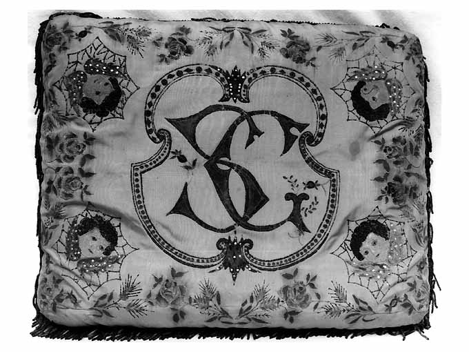 cherubini con motivi decorativi floreali (cuscino per libro liturgico, coppia) - manifattura pugliese (fine/inizio secc. XIX/ XX)
