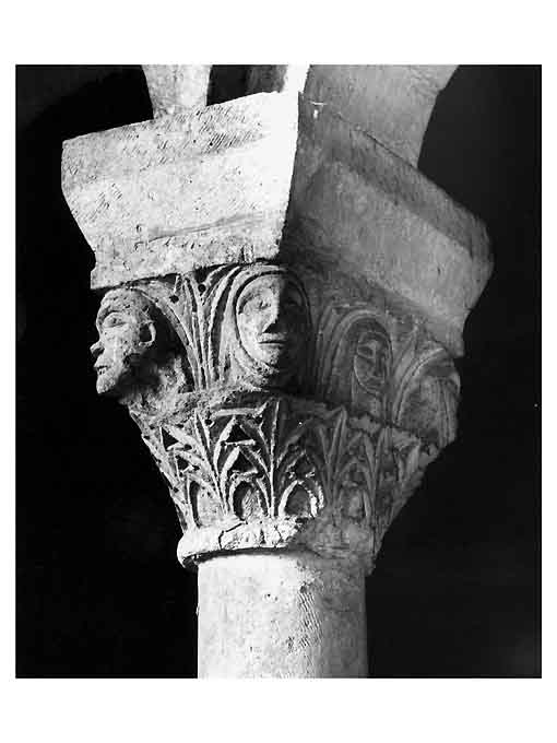 capitello - a gruccia - ambito pugliese (secc. XIV/ XV)