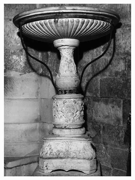 Santi domenicani (?) (acquasantiera) - ambito pugliese (sec. XVI)