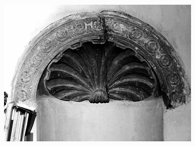 lavabo, frammento - ambito pugliese (secc. XV/ XVI)