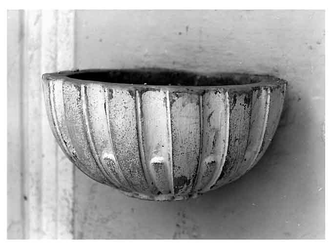 acquasantiera - ambito pugliese (sec. XIX)