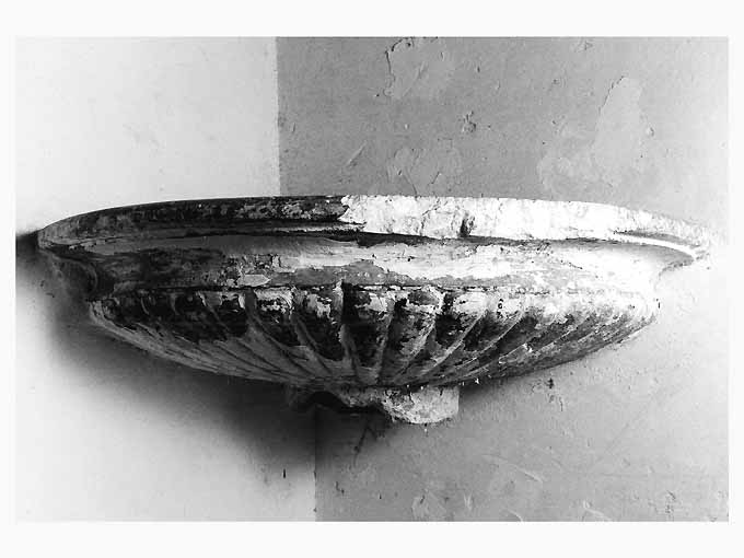 acquasantiera - ambito pugliese (sec. XVI)