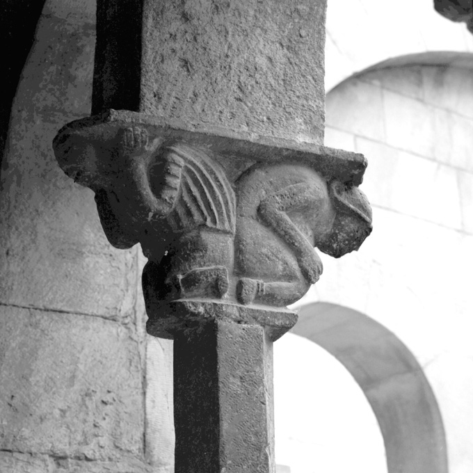 telamone (capitello - a gruccia) - ambito Italia meridionale (secc. XI/ XIII)