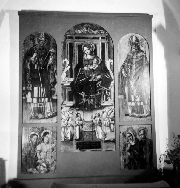 Madonna con Bambino in trono e incappucciati della Confraternita di San Cleto (scomparto di polittico) di Z.T (attribuito) (sec. XVI)
