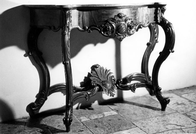 console - produzione pugliese (metà sec. XIX)