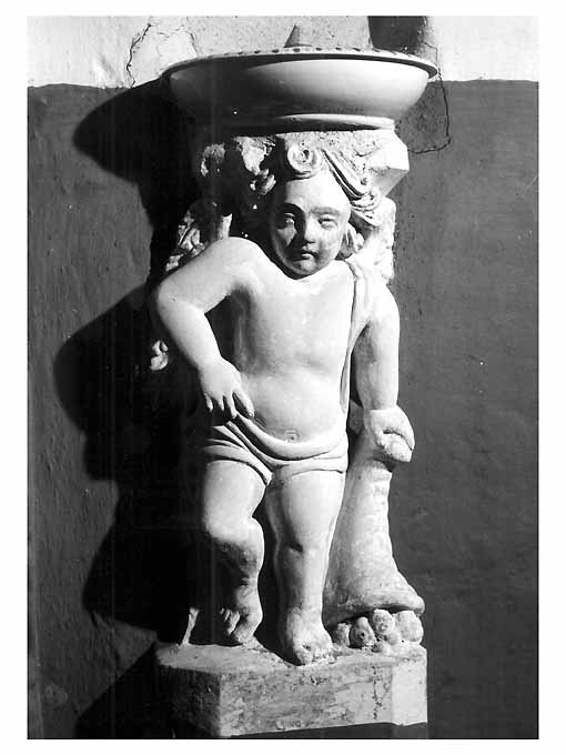 Putto con cornucopia (acquasantiera - a fusto) - ambito pugliese (seconda metà sec. XVII, sec. XX)