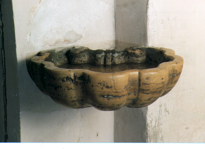 acquasantiera - a conchiglia, serie - ambito pugliese (sec. XVIII)
