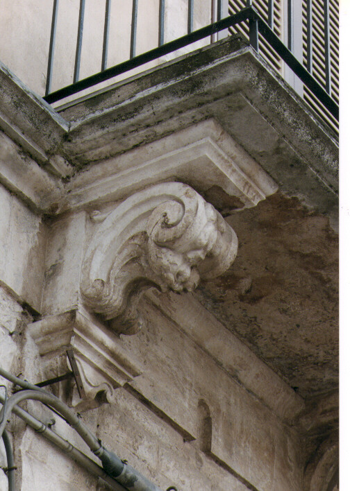 mensola architettonica - a voluta, serie - ambito Italia meridionale (secc. XVIII/ XIX)