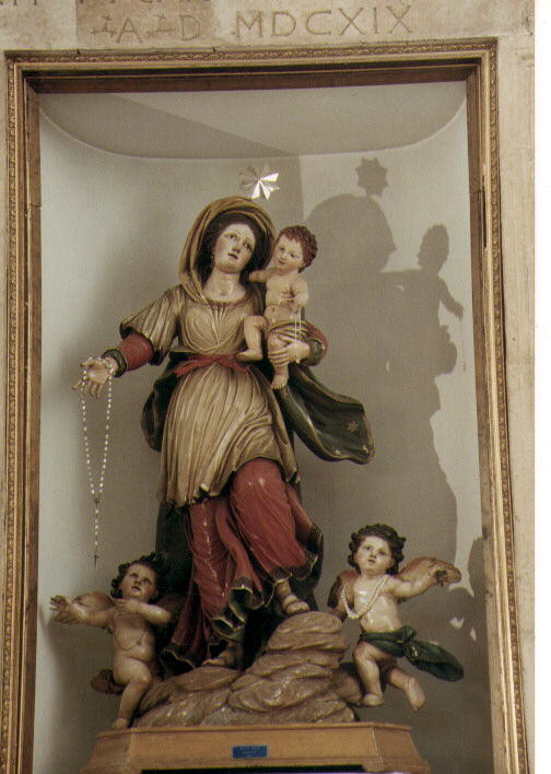 Santa Maria della Stella, Madonna con Bambino e angeli (statua) di Volpe Giuseppe (sec. XIX)