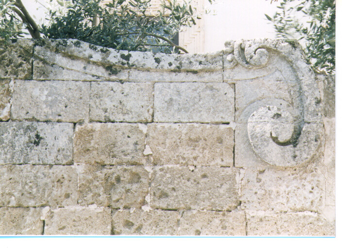 decorazione plastica, frammento - ambito salentino (prima metà sec. XVII)