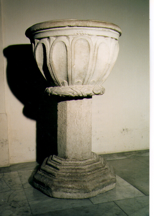 acquasantiera - ambito salentino (fine/inizio secc. XVI/ XVII)