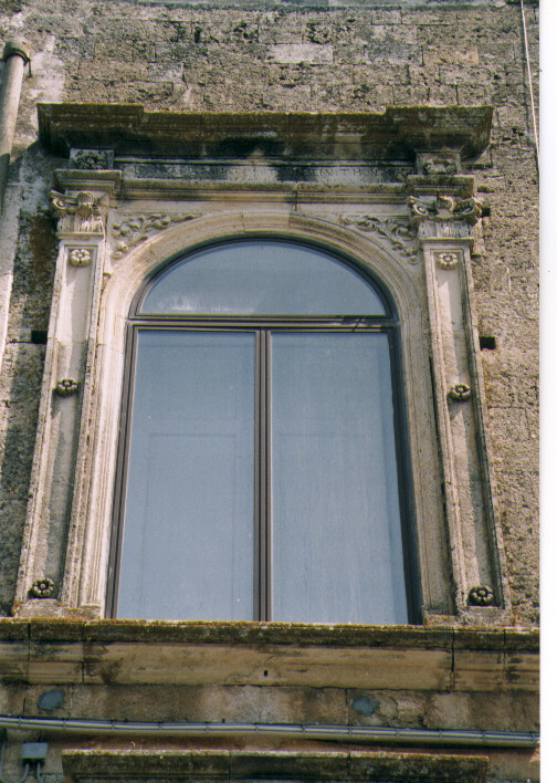 mostra di finestra - ambito salentino (primo quarto sec. XVI)