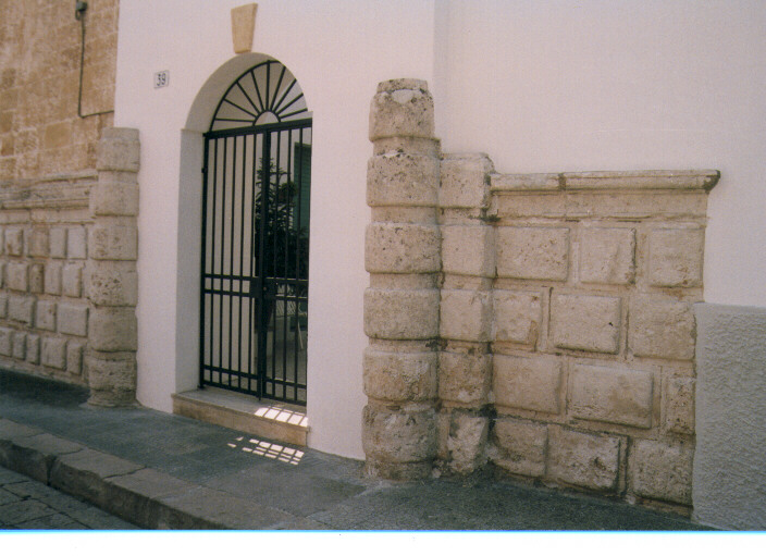 portale, frammento - ambito salentino (sec. XVI)