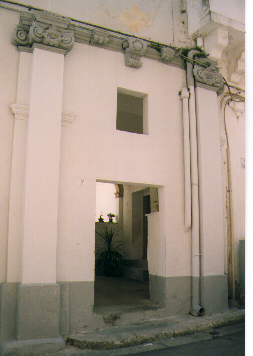 portale - ambito salentino (prima metà sec. XVIII)