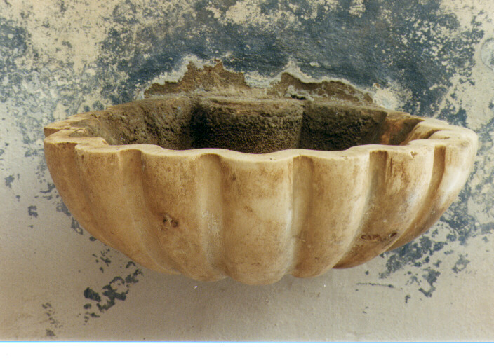 acquasantiera da parete - ambito salentino (prima metà sec. XIX)