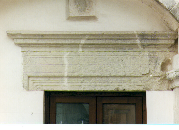 portale, frammento - ambito salentino (secc. XVI/ XVII)