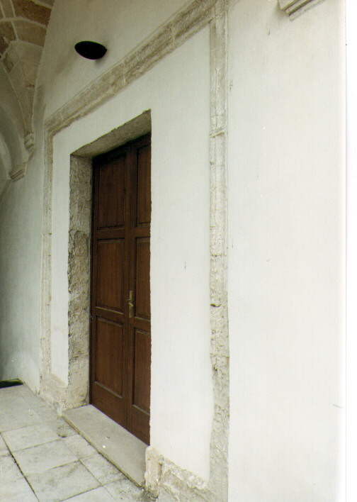portale, frammento - ambito salentino (secc. XVI/ XVII)