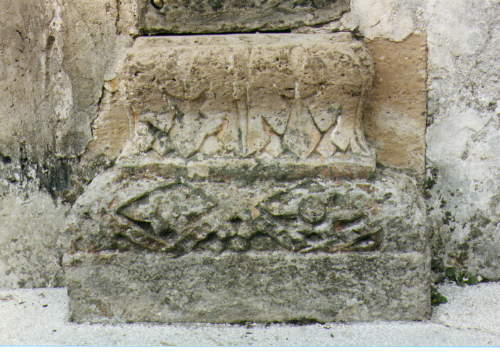 stipite di porta, frammento - ambito salentino (secc. XVI/ XVII)