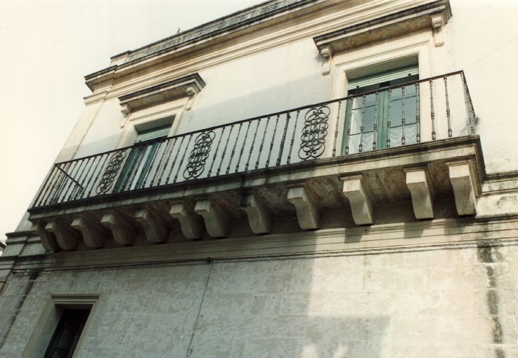 balcone - ambito salentino (primo quarto sec. XX)