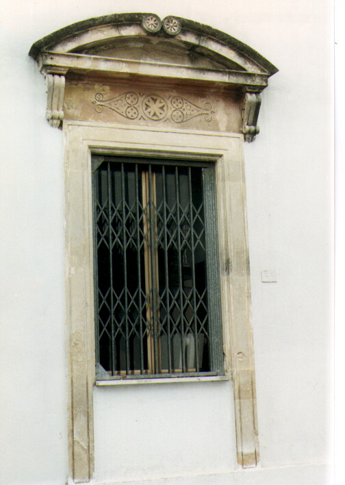 porta finestra - ambito salentino (primo quarto sec. XX)
