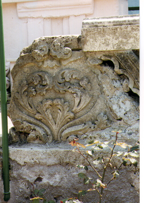 decorazione plastica, frammento - ambito salentino (prima metà sec. XIX)