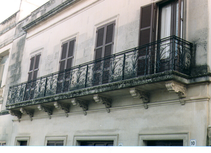 balcone - ambito salentino (primo quarto sec. XX)