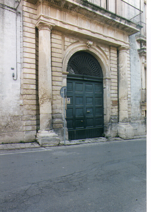 portale - ambito salentino (primo quarto sec. XIX)