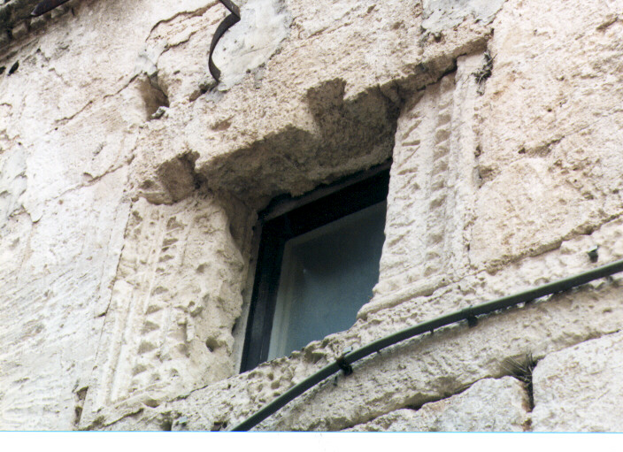 mostra di finestra, frammento - ambito salentino (prima metà sec. XVII)