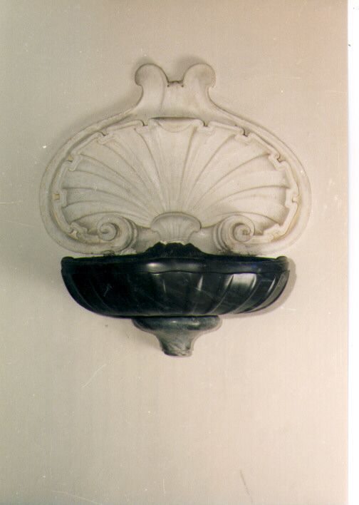 acquasantiera da parete - ambito pugliese (seconda metà sec. XVIII)
