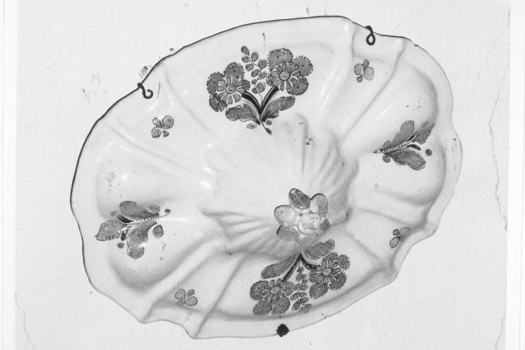 motivi decorativi floreali (coperchio) - manifattura di Laterza (secc. XVIII/ XIX)